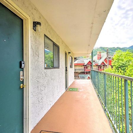 Condo With Balcony, Walk To Dtwn Gatlinburg Fun Eksteriør billede