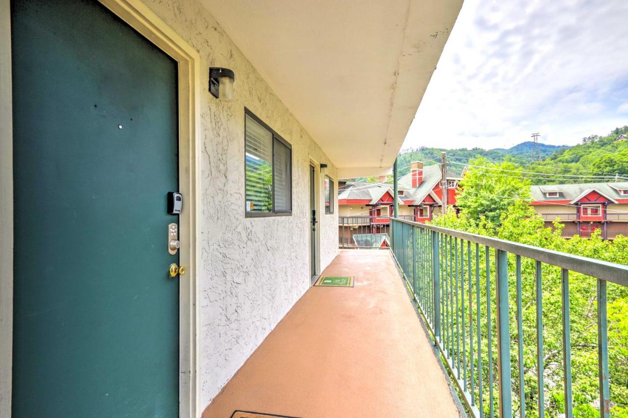 Condo With Balcony, Walk To Dtwn Gatlinburg Fun Eksteriør billede